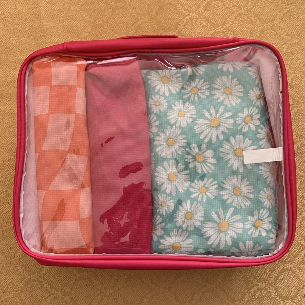 Conair 5 Piece Toiletry and Cosmetic Bag Set 4 Bags 1 Comb Pink Daisy Prints